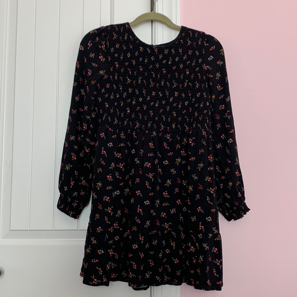 Medium American Eagle Dress. Ribbed top, flowy bottom. Cuffed on the wrists.